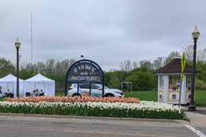 2021 quick trips – part 27: Window on the Waterfront, tulips around town, and statues all over town