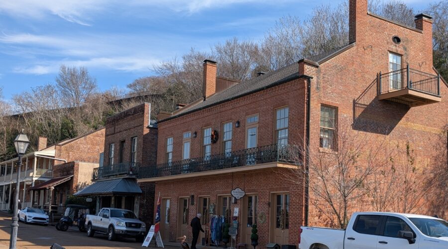 2026 quick trips – part 11: all around Natchez: Under-the-Hill and eating spots, especially Frankie’s on Main